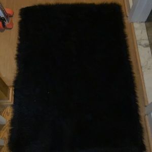 A black rug.
